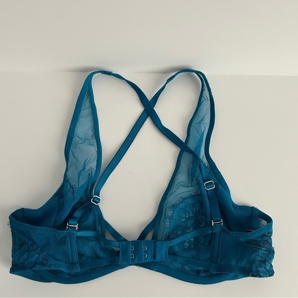 Victoria’s Secret Very Sexy Unlined Plunge Lace Bra | Size 34C - Picture 3 of 5